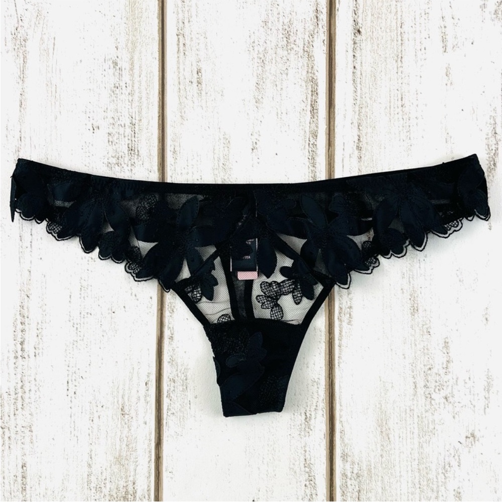 Victoria’s Secret Very Sexy Embroidered Flower Thong Medium - Picture 4 of 9